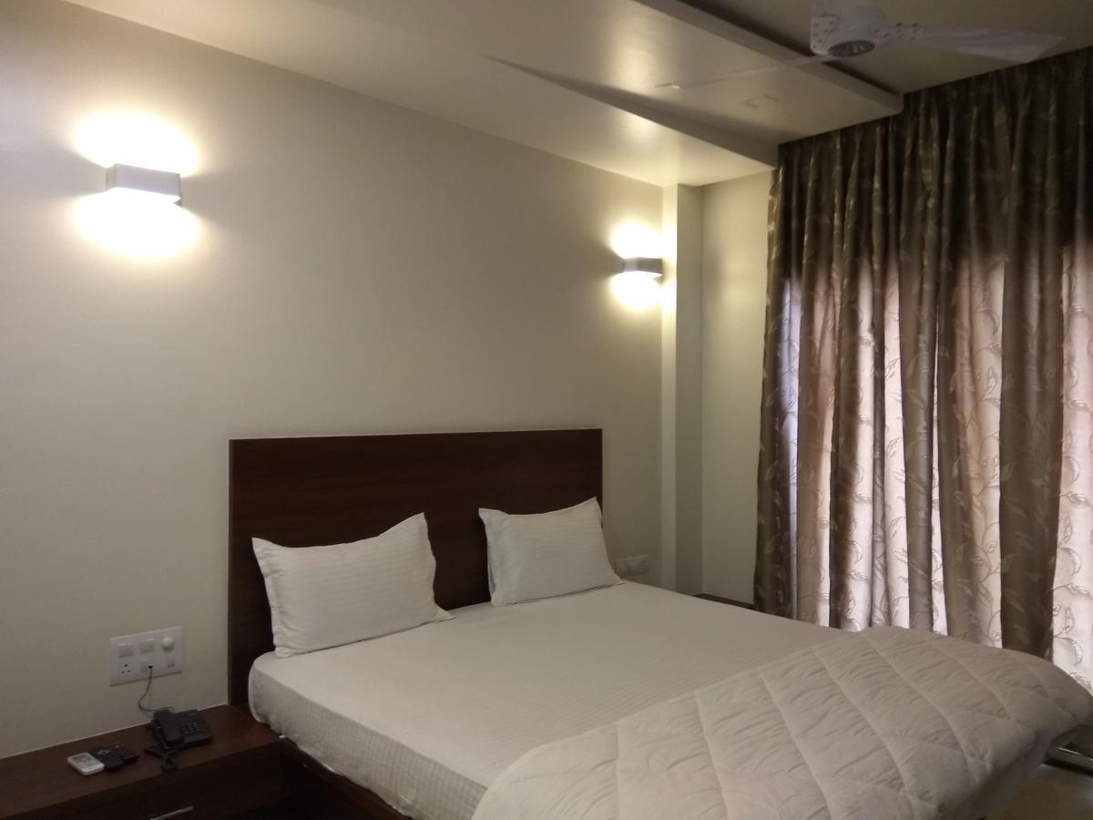 Manasi Inn Satara Esterno foto