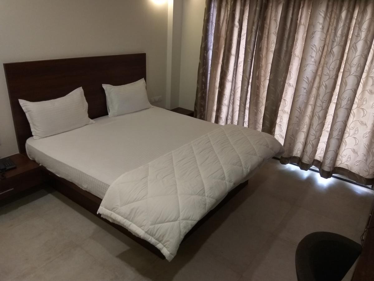 Manasi Inn Satara Esterno foto