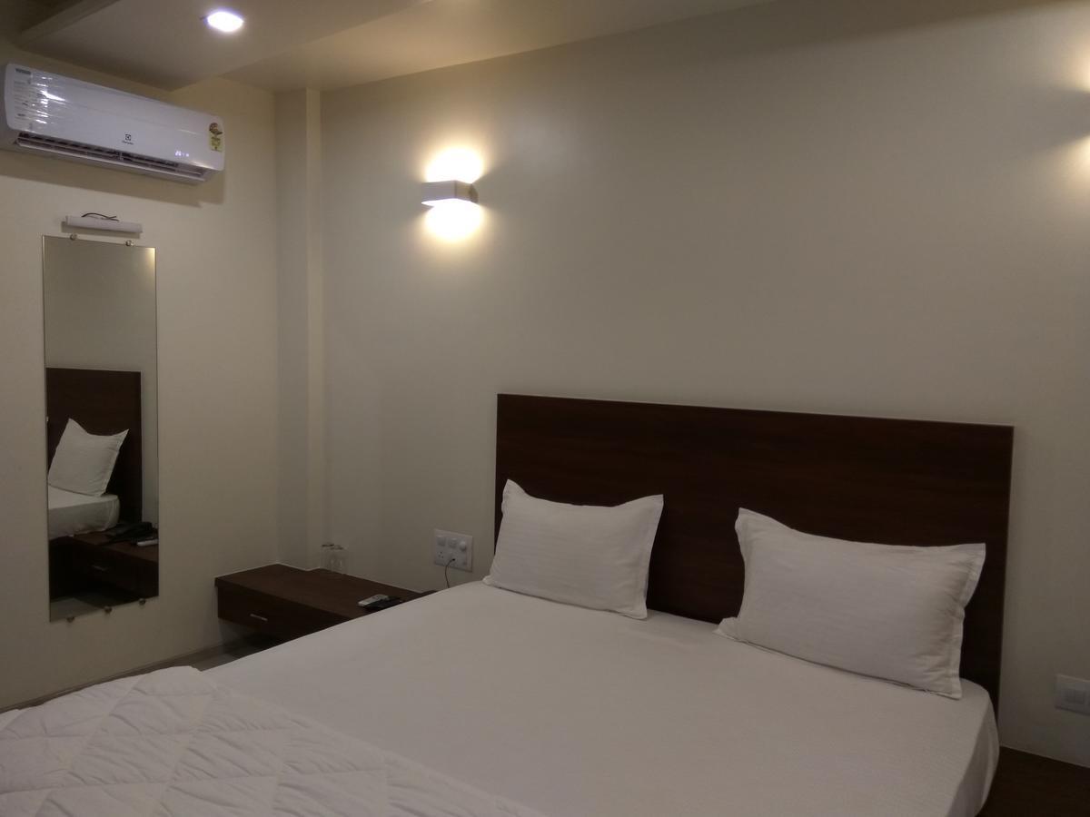 Manasi Inn Satara Esterno foto