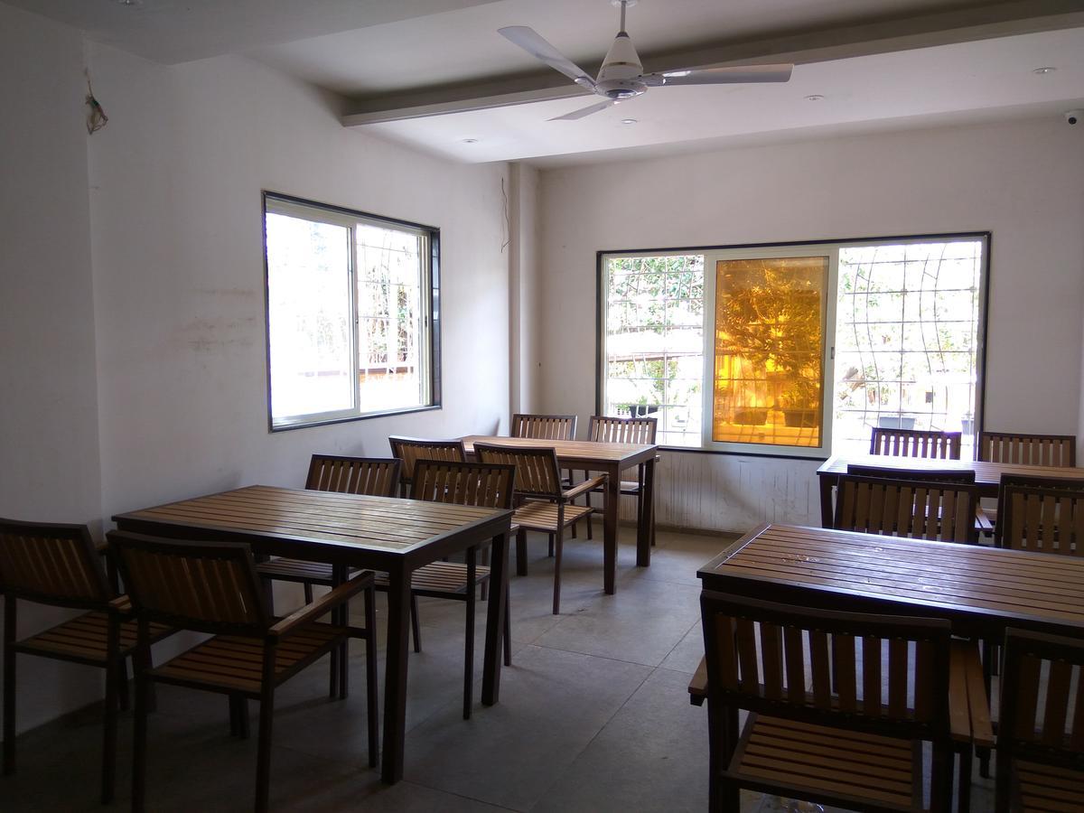 Manasi Inn Satara Esterno foto