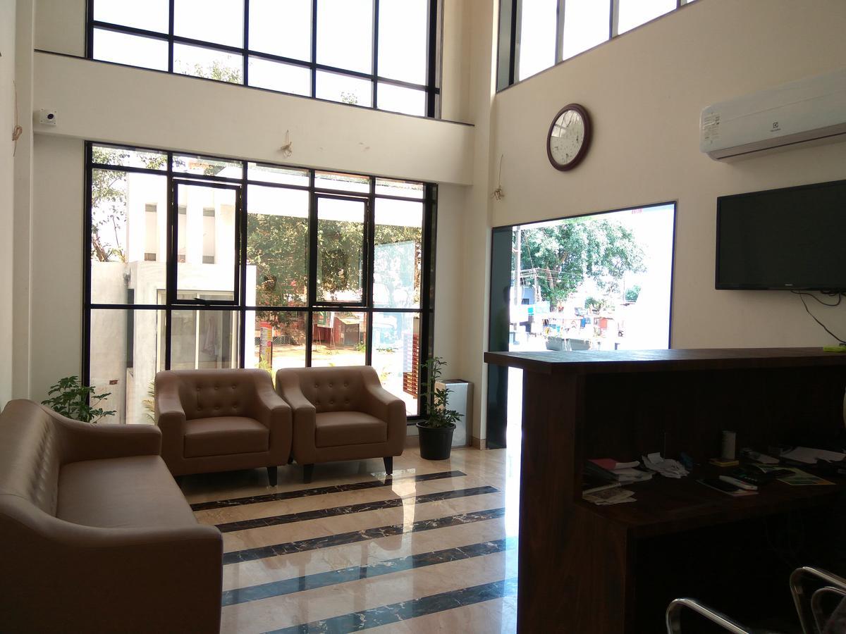 Manasi Inn Satara Esterno foto