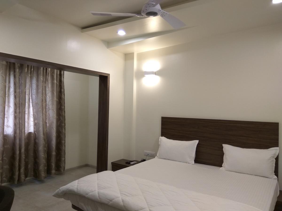 Manasi Inn Satara Esterno foto