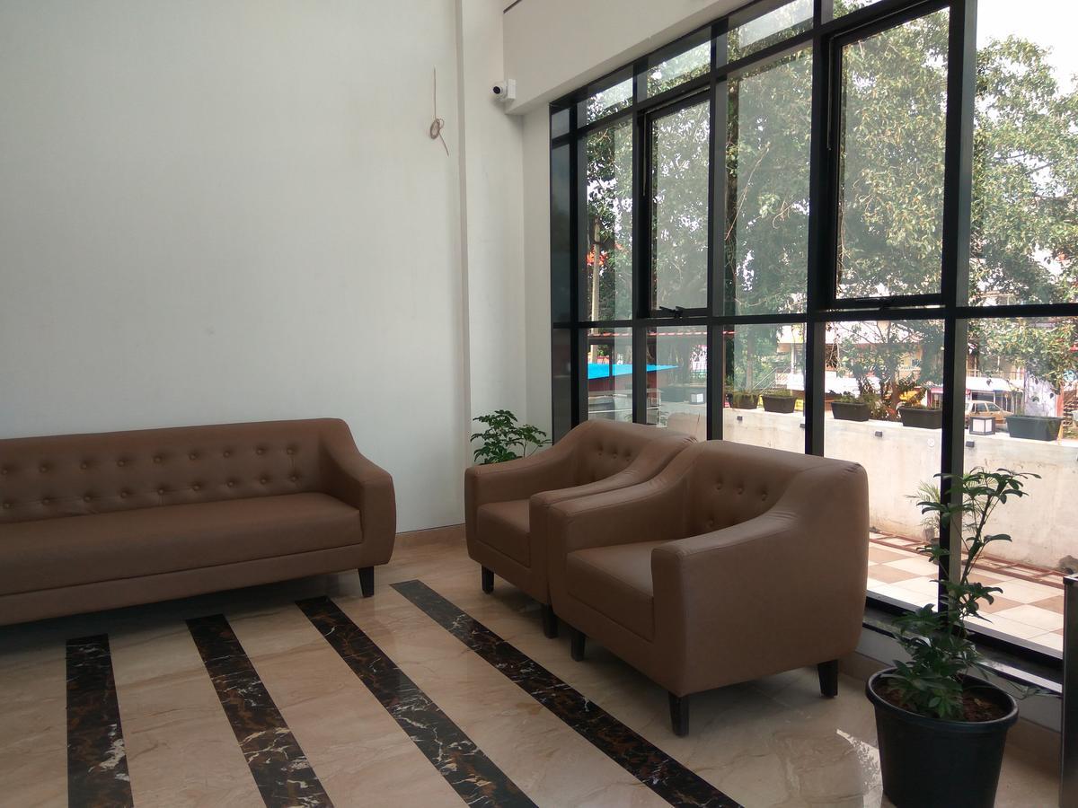 Manasi Inn Satara Esterno foto