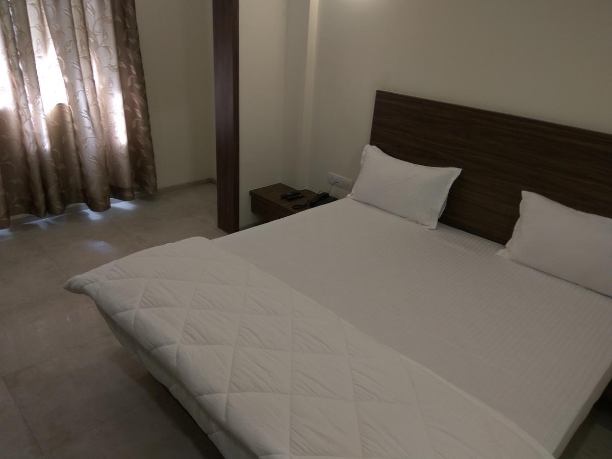 Manasi Inn Satara Esterno foto