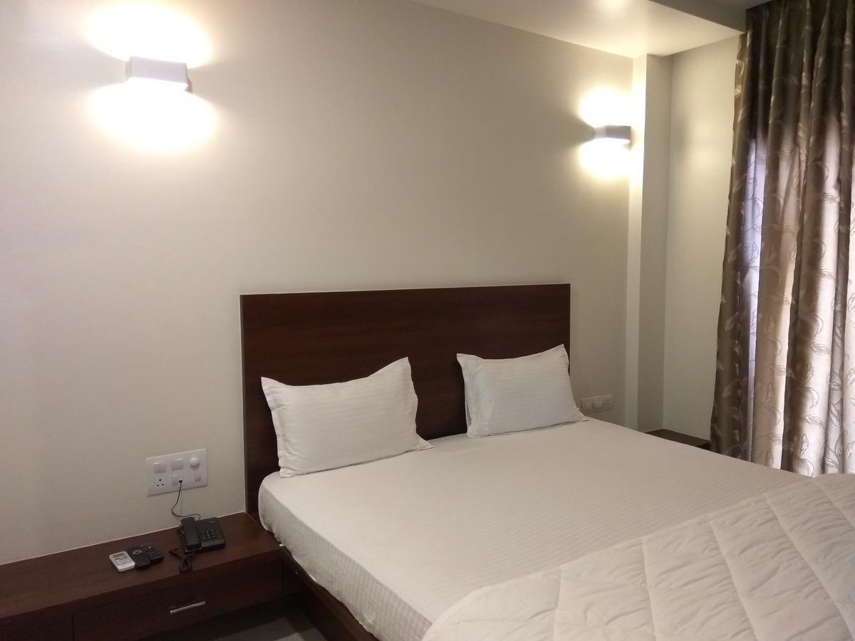 Manasi Inn Satara Esterno foto