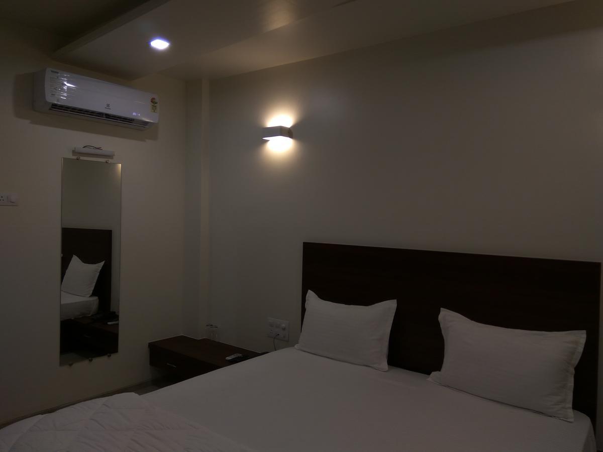 Manasi Inn Satara Esterno foto